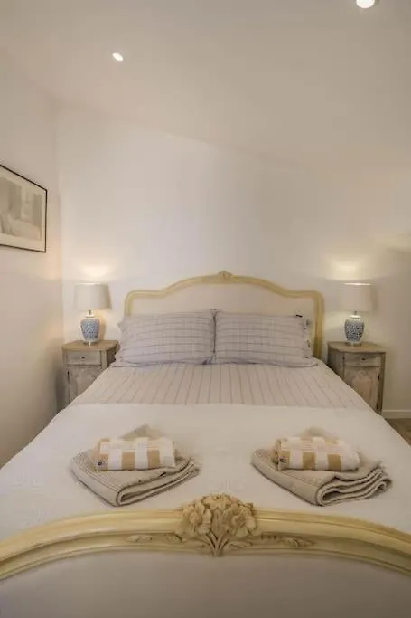 Summer Breeze Apartment, In The Historic Centre Of Lagos