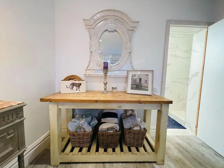 Summer Breeze Apartment, In The Historic Centre Of Lagos Apartment